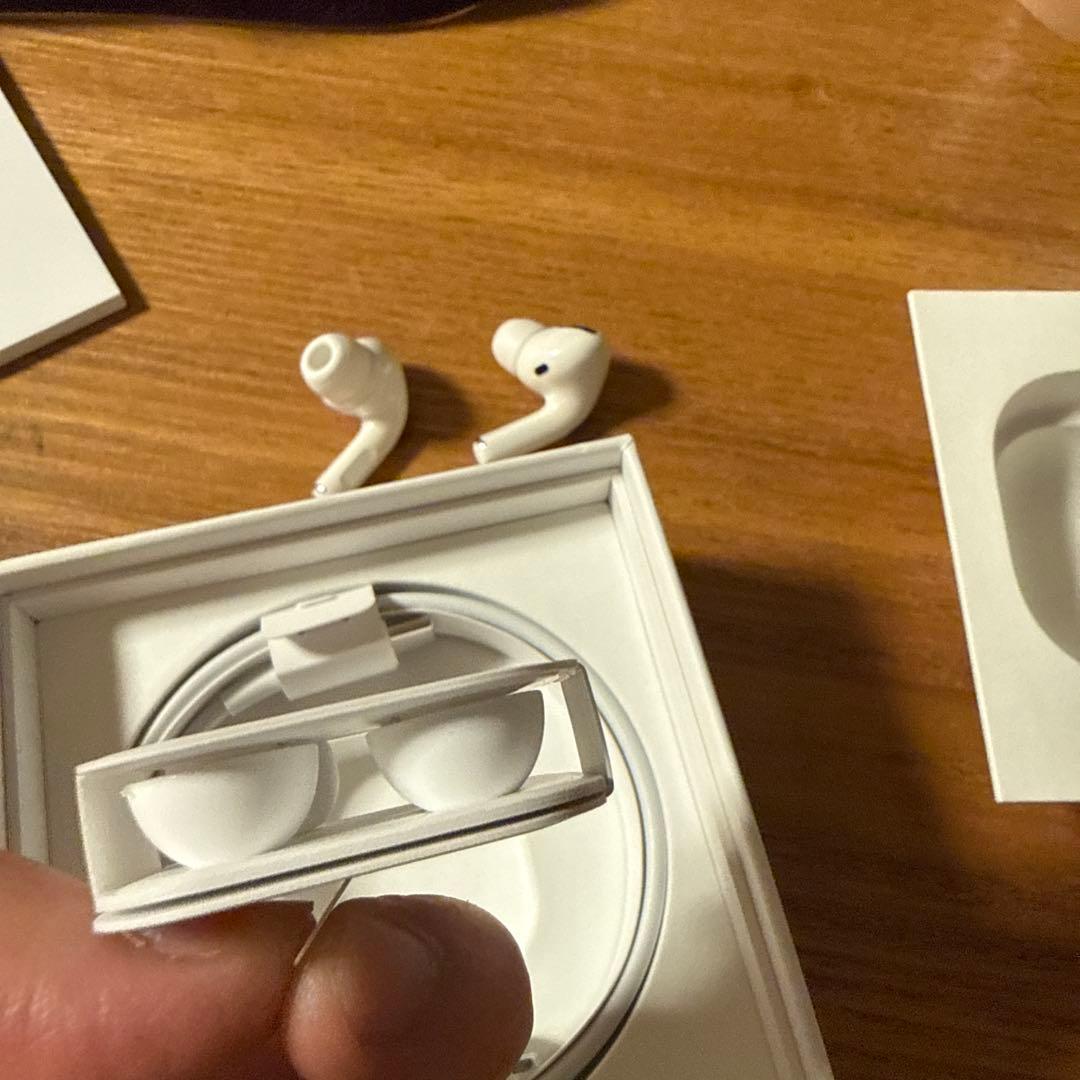 大値下げ‼️AirPods Pro 本体なし両耳イヤホンと付属品あり