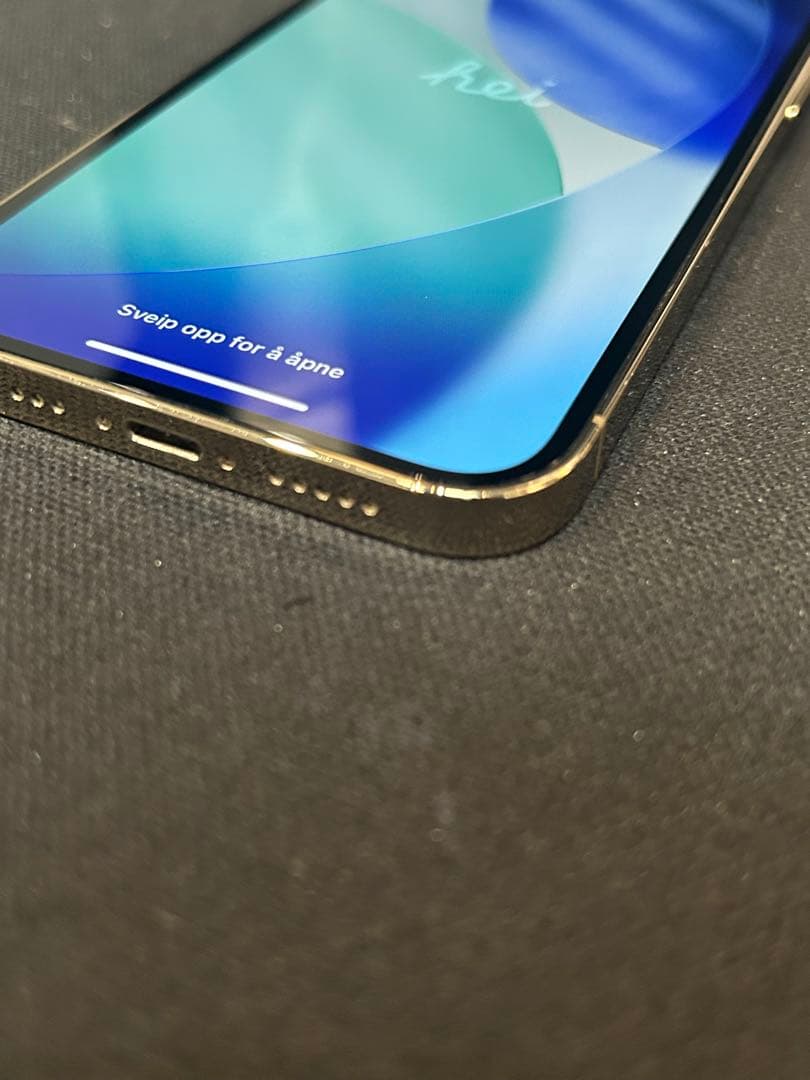 iPhone 12 Pro / gold / 256GB / SIMロックなし