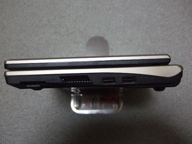 東芝　ネットブックPC　NB100/HF　SSD搭載　シャンパンゴールド　美品