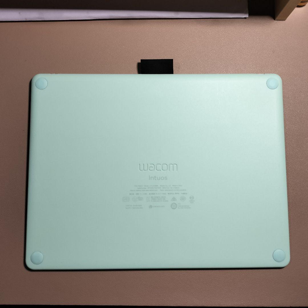 アキラ様【中古箱あり/替芯セットつき】Wacom Intuos Medium