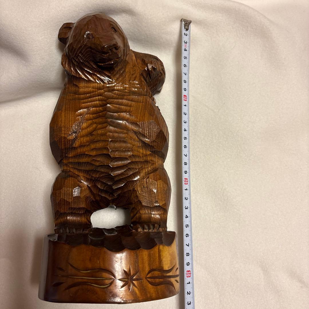 子守りクマ彫刻