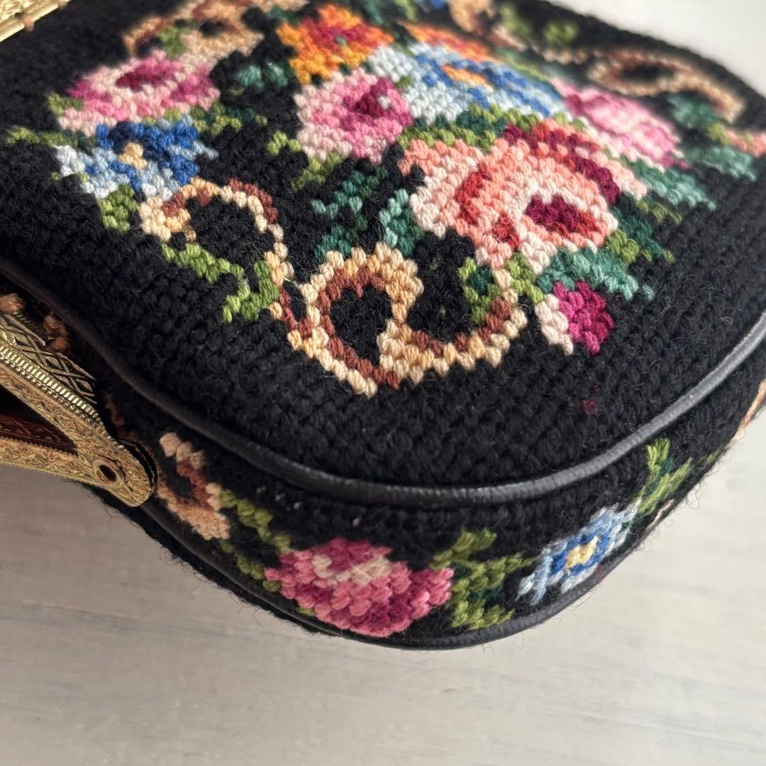【西ドイツ】ゴブラン織 花柄 財布 がま口 ヴィンテージ 刺繍 マチあり 黒