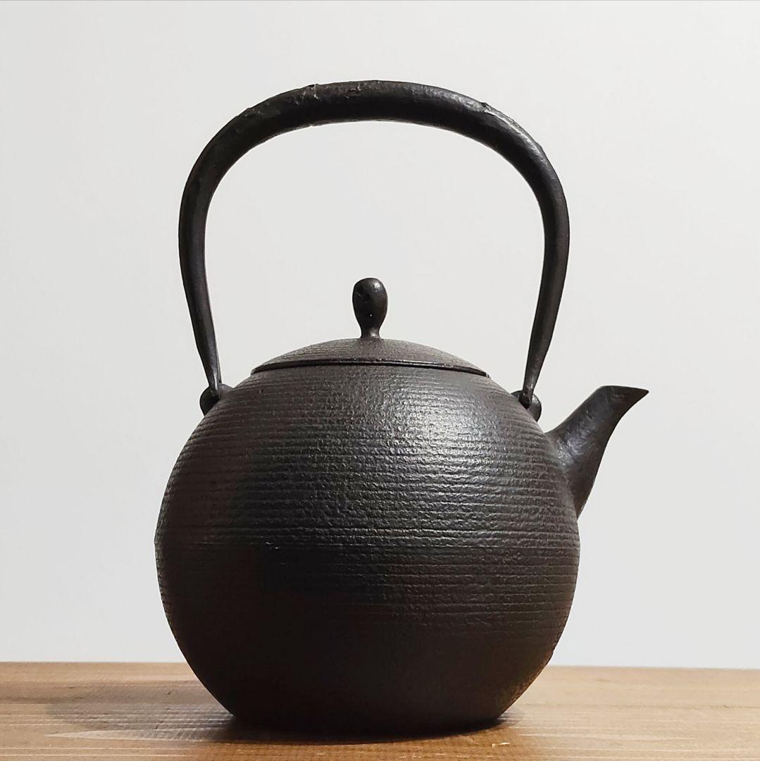 釜師 鈴木盛久作 南部鉄器 日の丸型鉄瓶 小 煎茶道具 急須 ※ネーム入り