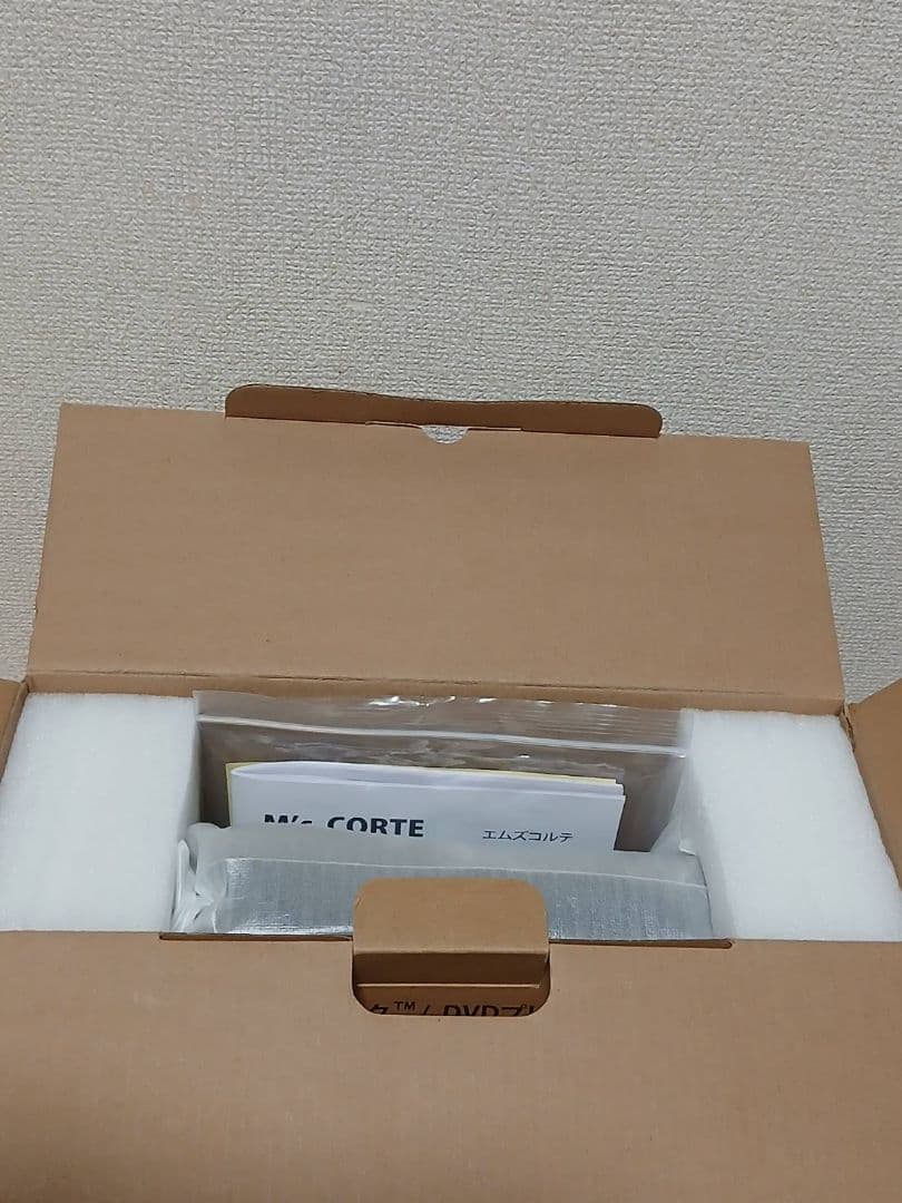 最新型ポ－タブルブルーレイプレイヤー高画質液晶美品。