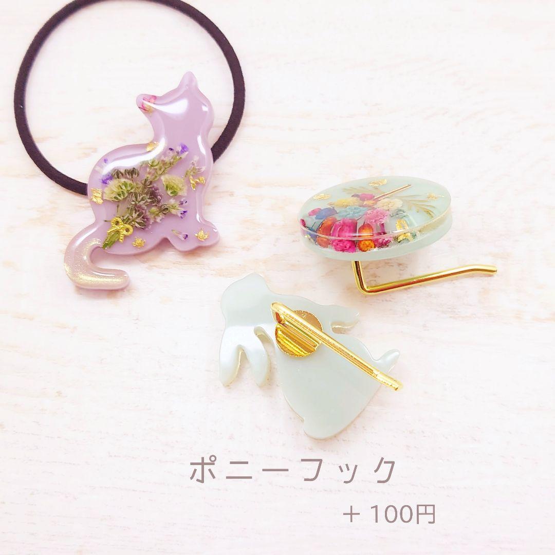 モノクロ猫ちゃんのヘアゴム ハンドメイド レジン お花 白黒 ネックレス ラメ