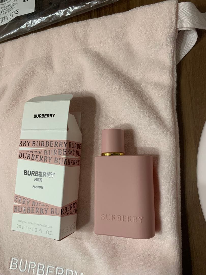 蜜柑※プロフ必読 ⭐︎BURBERRY HER パルファム 30ml セット