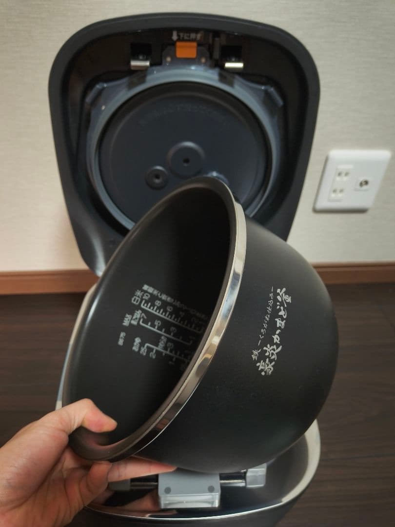 ZOJIRUSHI（象印）製 炊飯器 NW-FC18（1.8L／10合炊き）