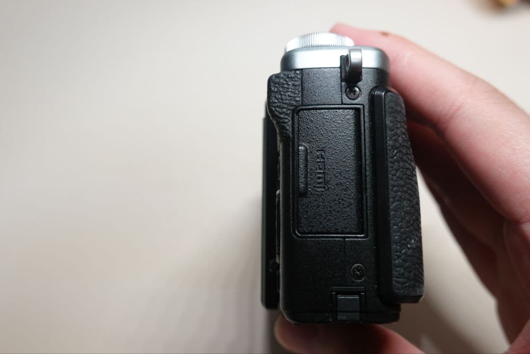 FUJIFILM X70 コンパクトデジタルカメラ