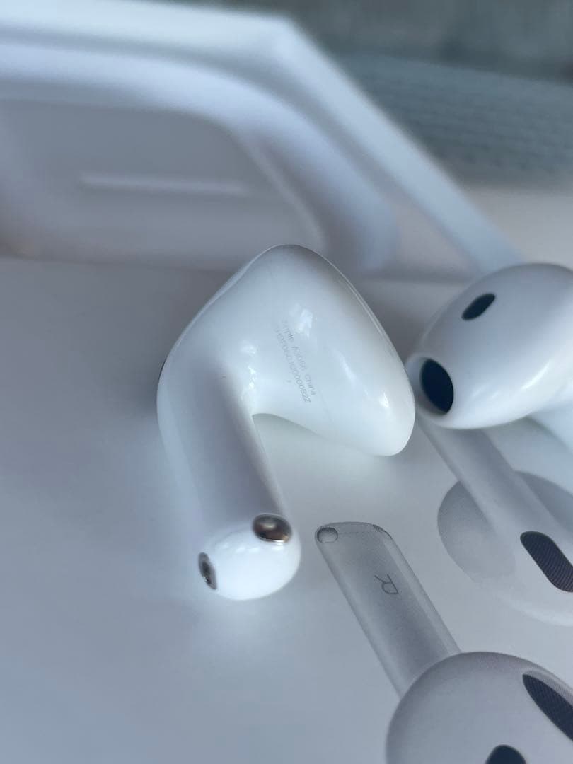 Apple AirPods 4 (ANC) 【右耳訳あり】