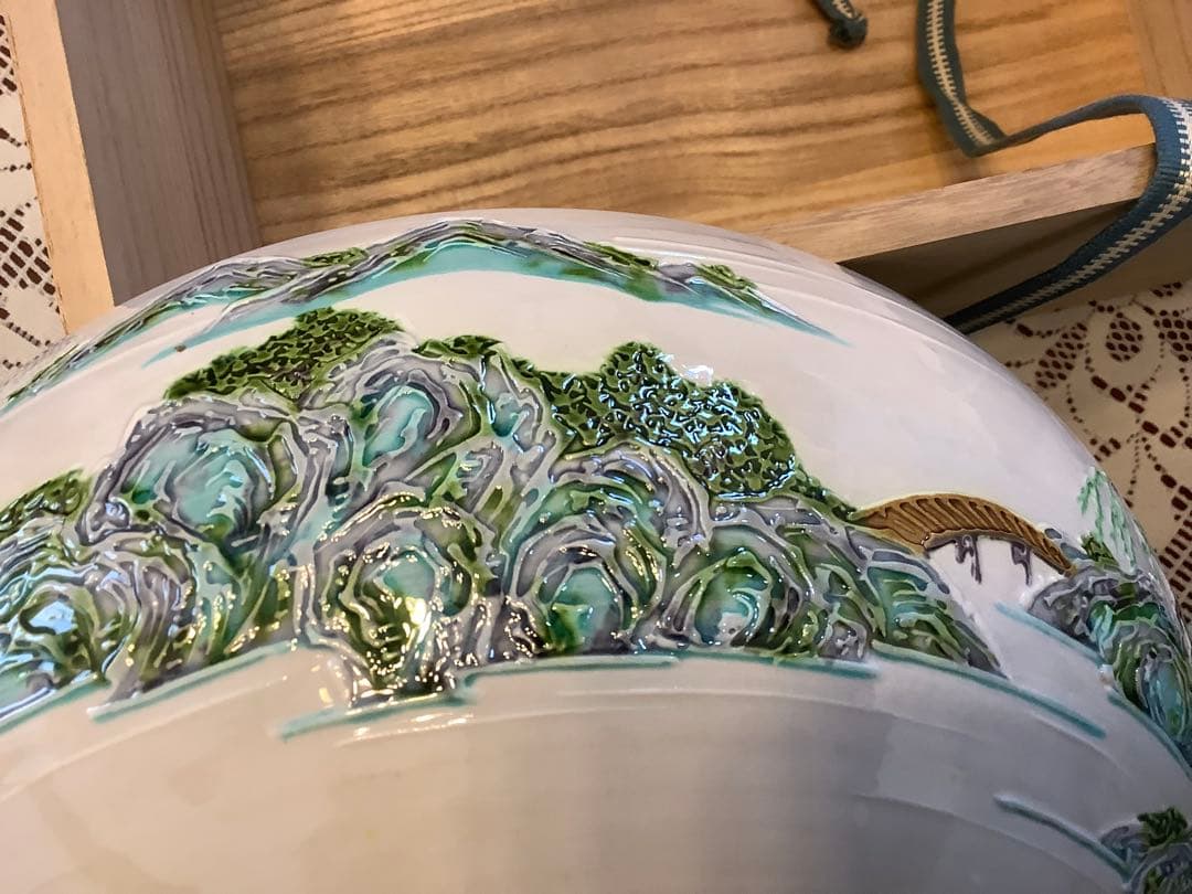 茶道具　水指(水差し) 平水指　山水画　山本一如作　白交趾焼き　塗蓋