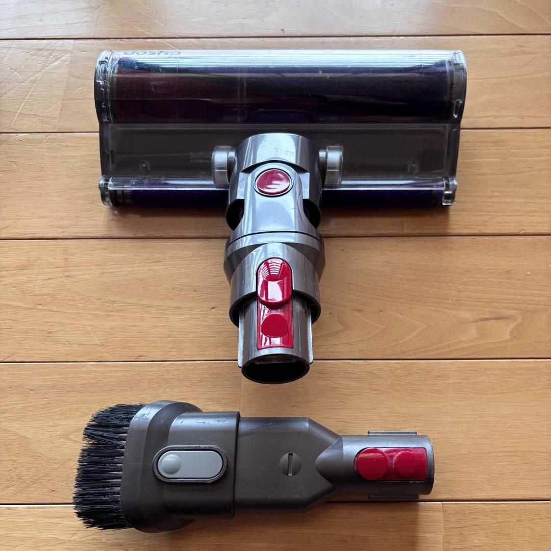 Dyson スティッククリーナー本体 各種アタッチメント付き　DC35
