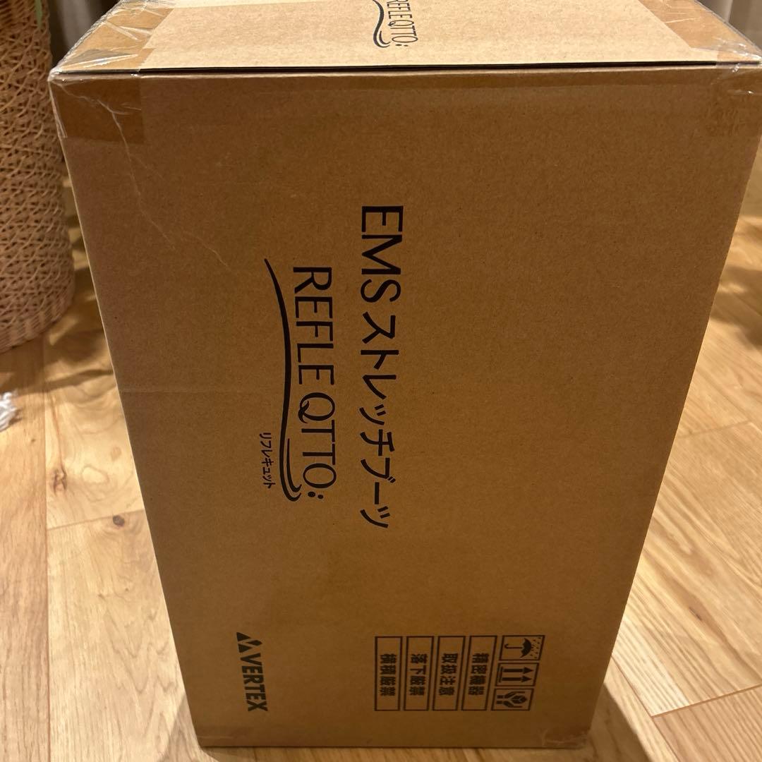 新品未使用、未開封、リフレキュット　EMSストレッチブーツ　グレー色　マッサージ