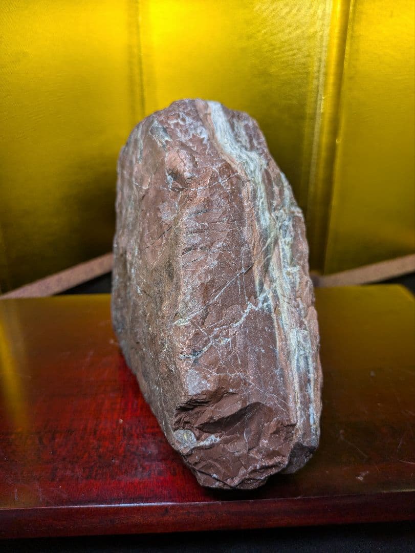 赤石 原石 約1.87kg 天然石 自立 未加工 2種層跨ぎ 水石 希少 レア