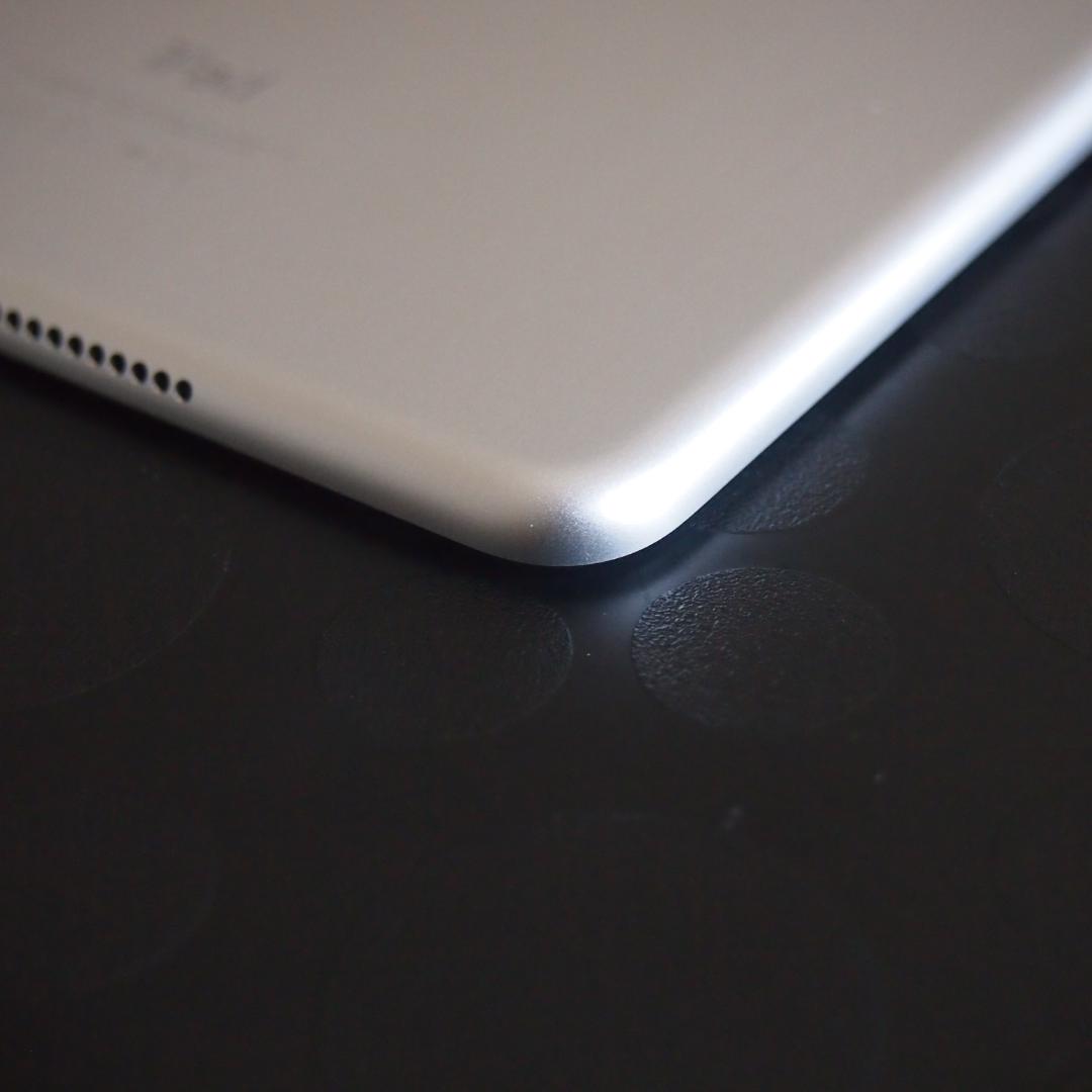 美品 Apple iPad mini4 シルバー 本体64G
