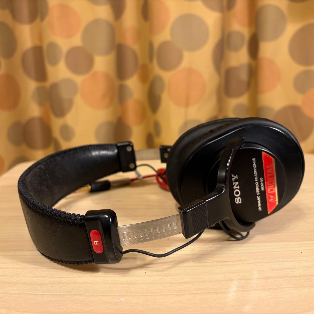 SONY スタジオモニター ヘッドフォン　MDR-V6