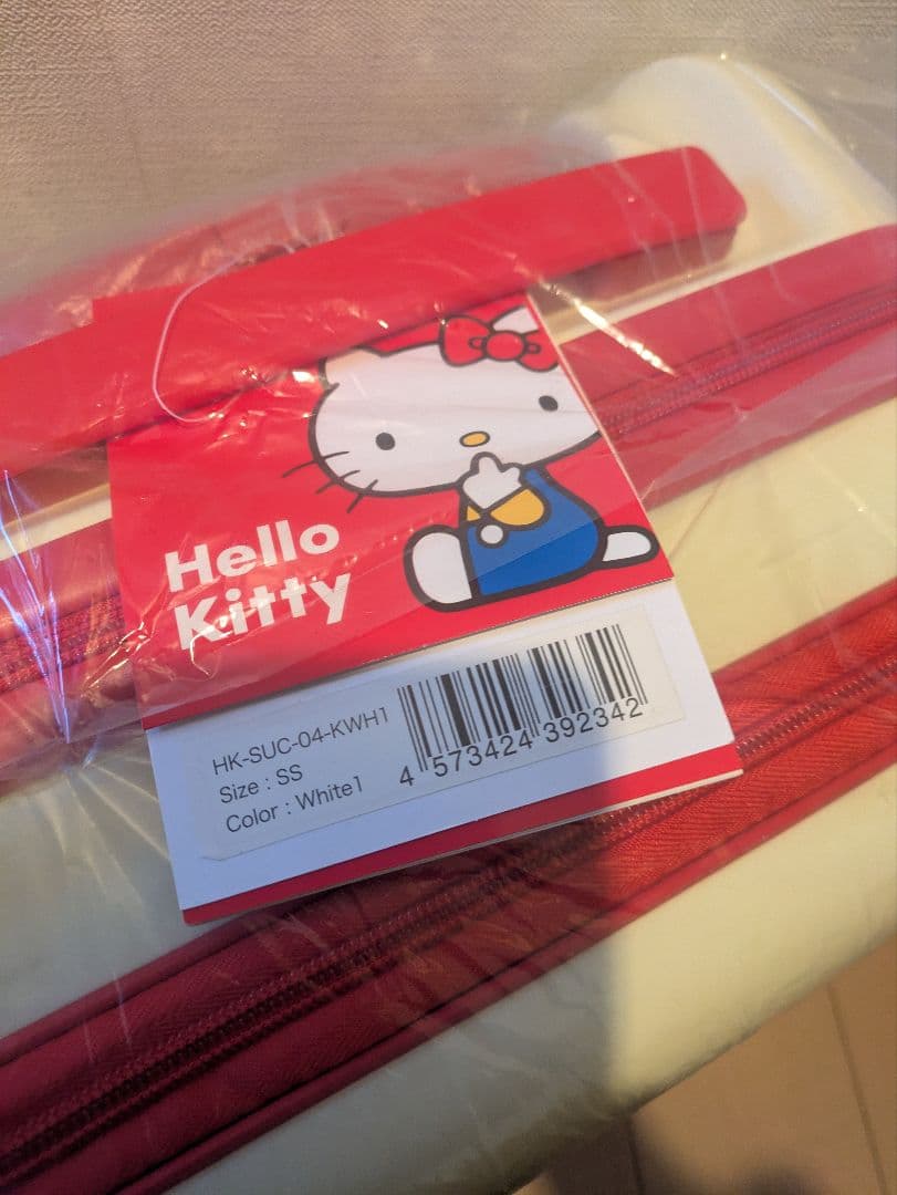 新品未使用　ハローキティ　スーツケース　キャリーケース　フロントポケット