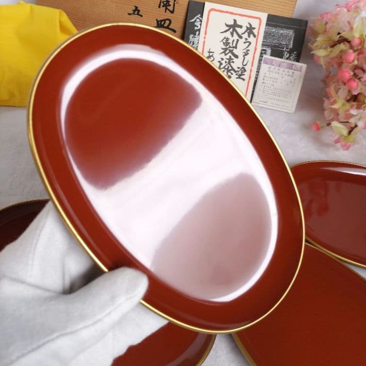 天然木　本うるし　金縁小判型６寸皿　古代朱　木製銘々皿５枚　鬱金布付　木箱入り