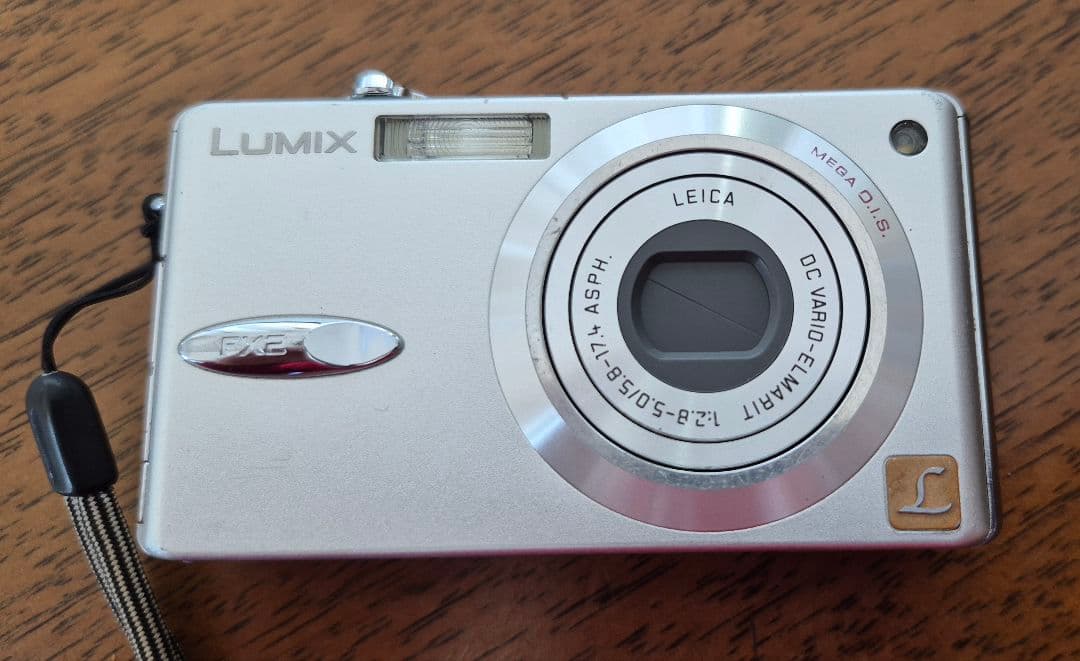 LUMIX DMC-FX2 コンパクトデジタルカメラ　LEICAレンズ使用