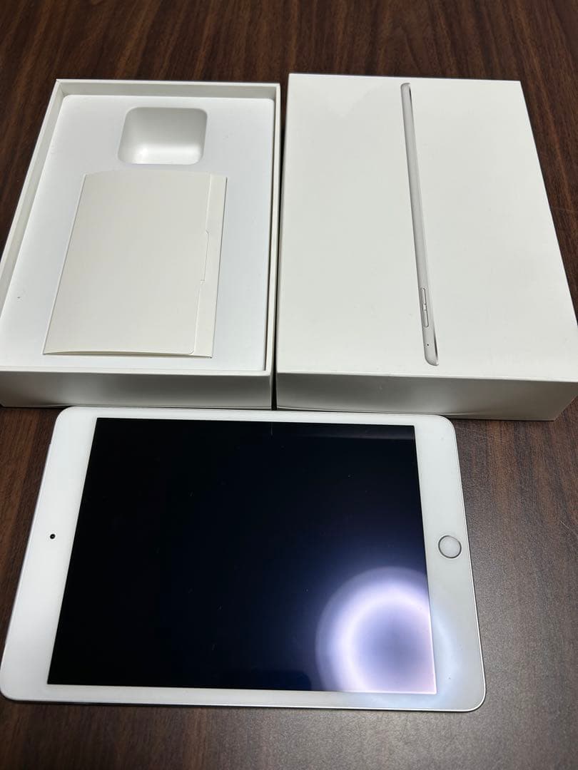 Apple iPad mini4世代　 シルバー