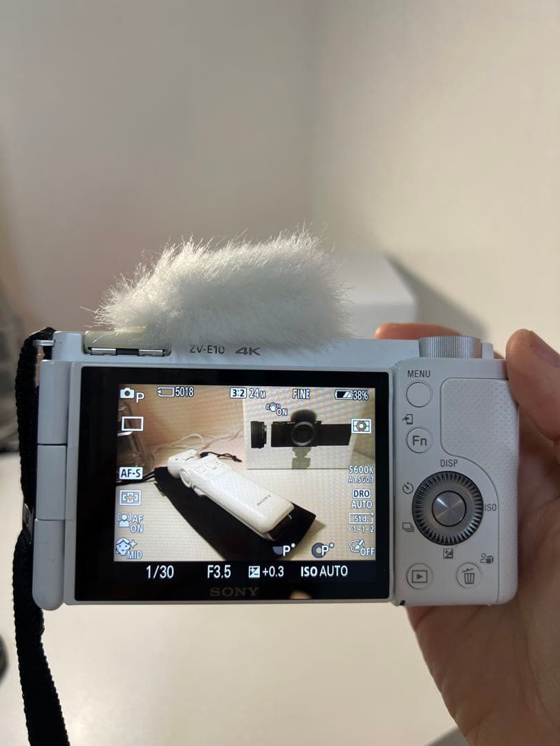 【美品】VLOGCAMZV-E10Lパワーズームレンズキットミラーレス一眼カメラ