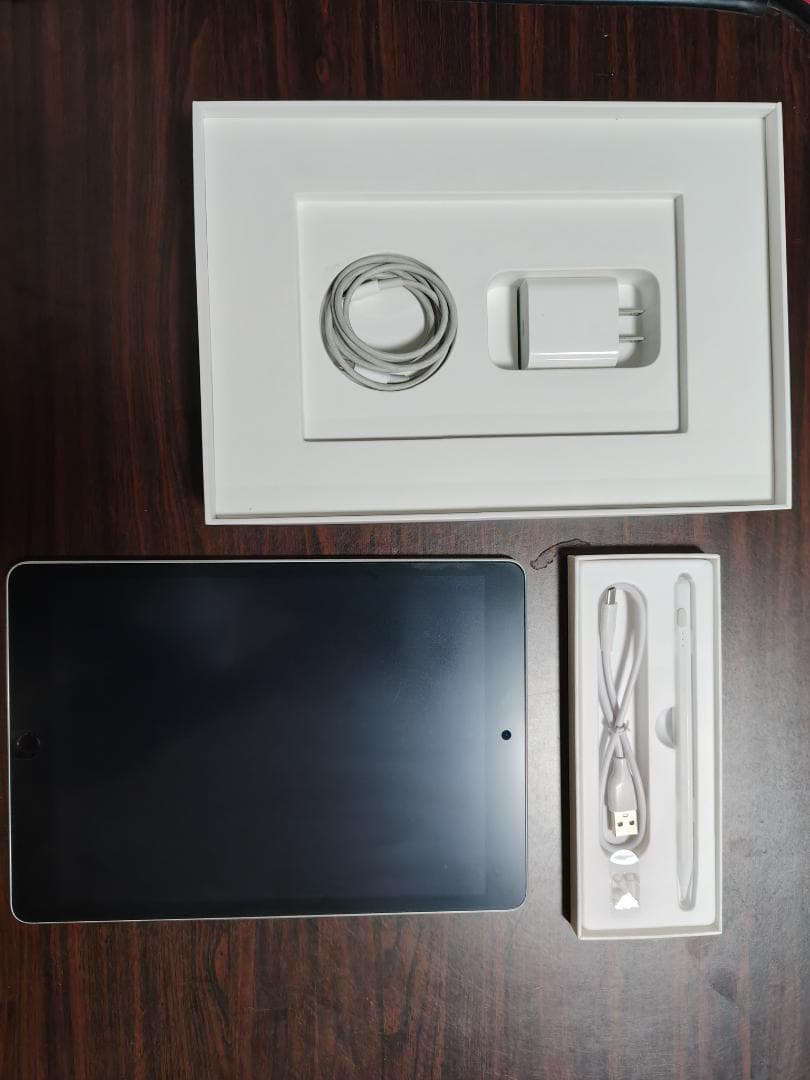 Apple iPad 第9世代 64GB Wi-Fiモデル 本体 ＆ ペン