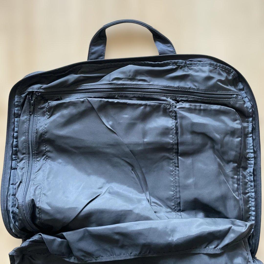 ISSEY MIYAKE ブラックガーメントバッグ 黒　収納付き