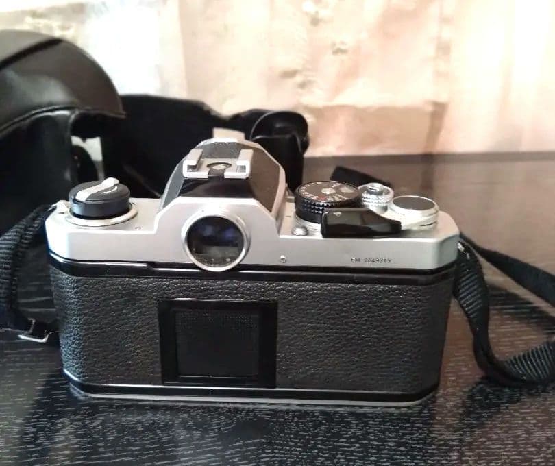 Nikon 一眼レフ フィルムカメラ とソフトケース CF-27 黒ジャンク品