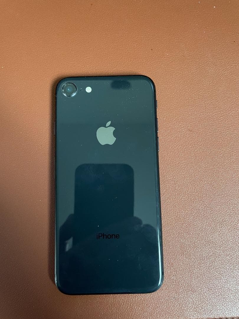 Apple iPhone 8 ブラック ケース付き
