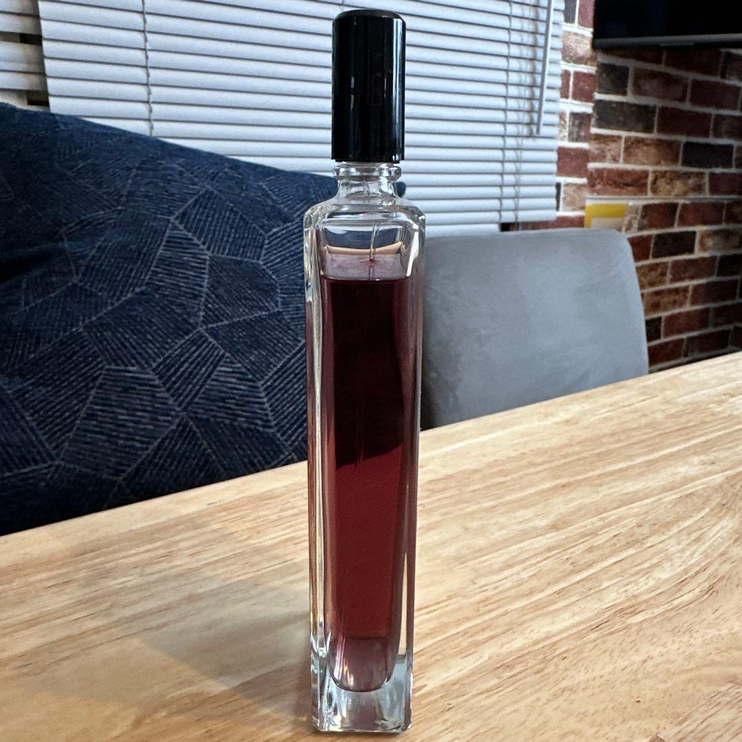 SERGE LUTENS Féminité du bois 香水