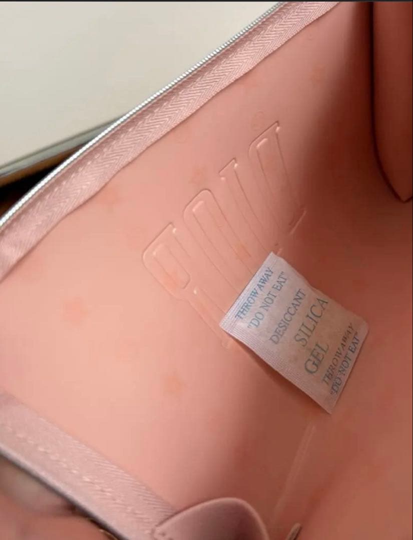 Miss Dior Blooming Bouque、Diorのポーチとセット