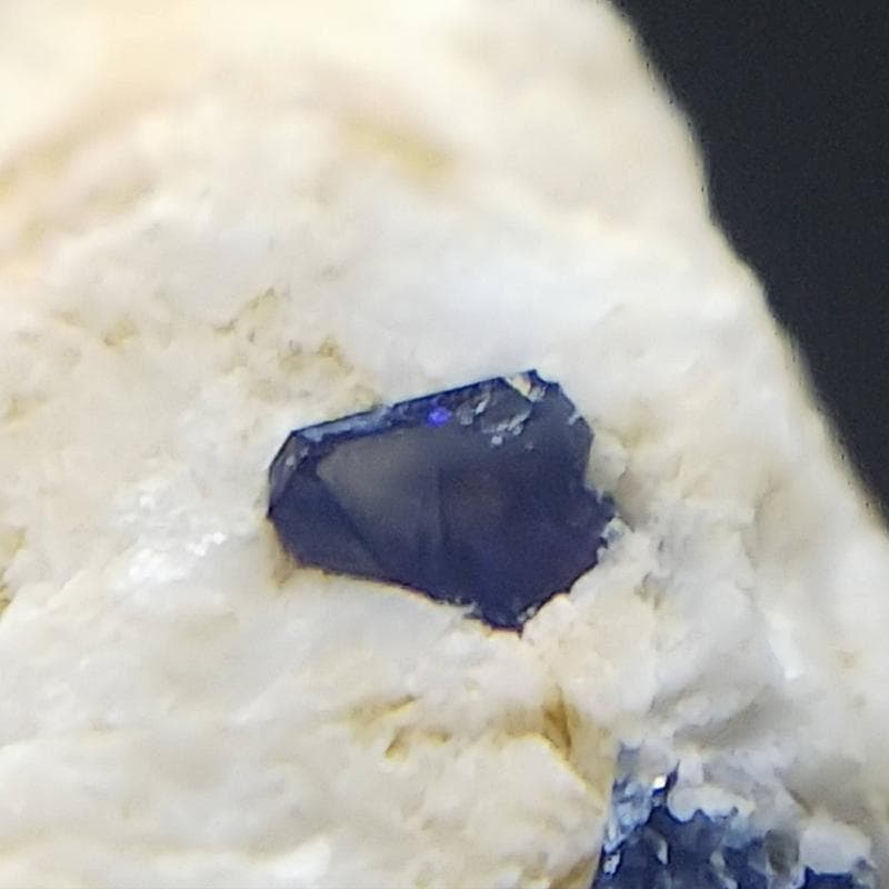 304 ベニトアイト 結晶 原石 母岩付き