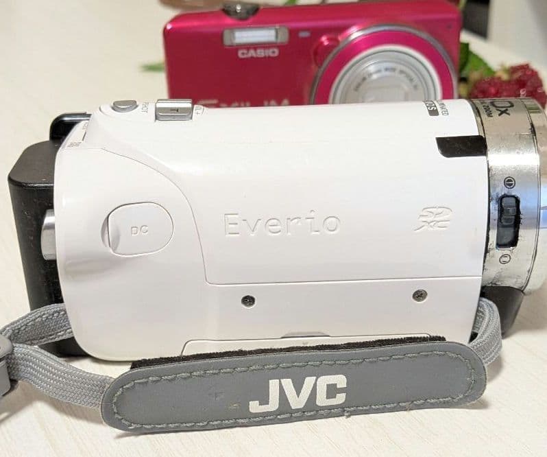 CASIO EXILIM デジタルカメラ♥️デジタルビデオカメラEverio