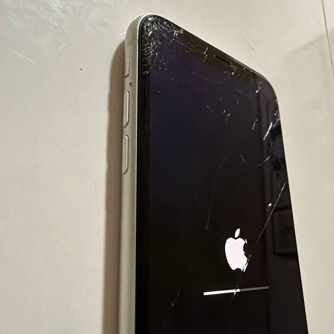iPhone 11本体 画面ひび割れ バッテリー79%