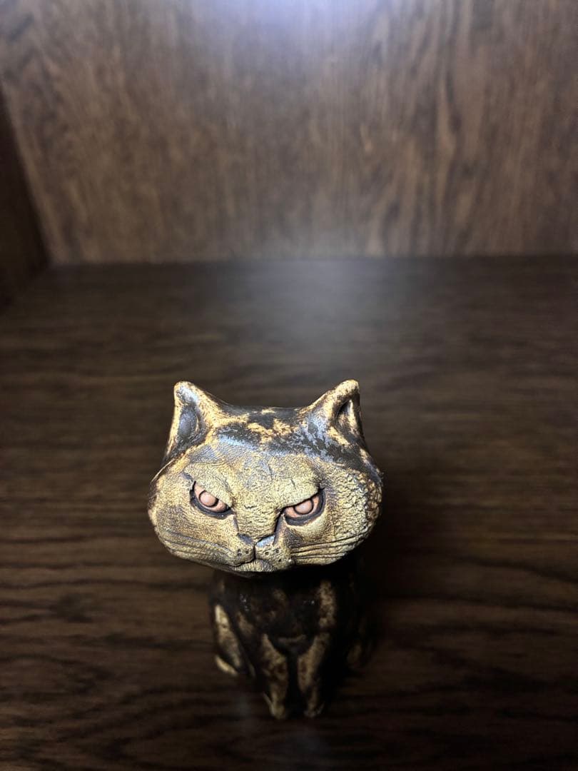 猫の置物 陶器のネコちゃん
