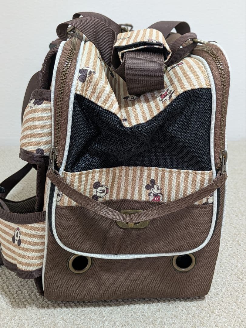 ミッキー柄のペット用キャリーバッグ