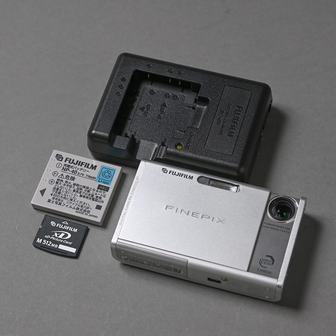 FUJIFILM FinePix Z1シルバー【実動品】xDカード512MB付き