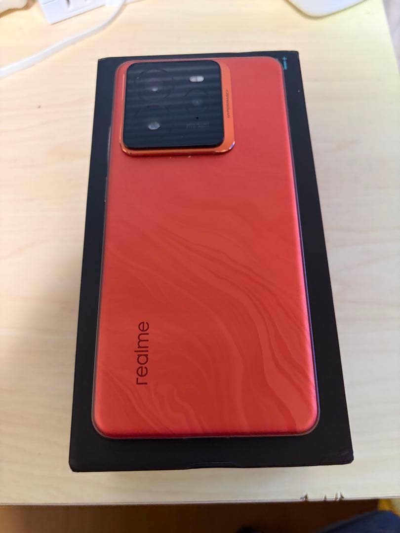 カラス　realme GT7 Pro オレンジ