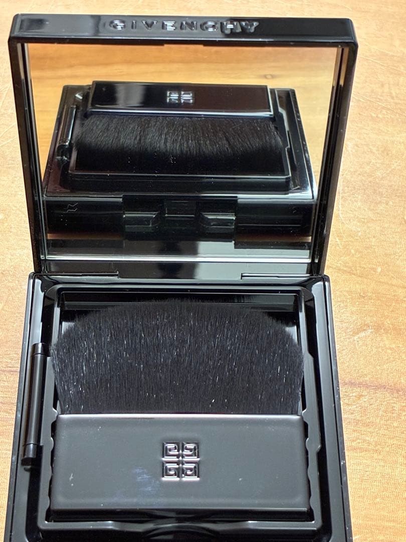 新品未使用　GIVENCHY プリズム・リーブル・プレストパウダー00番