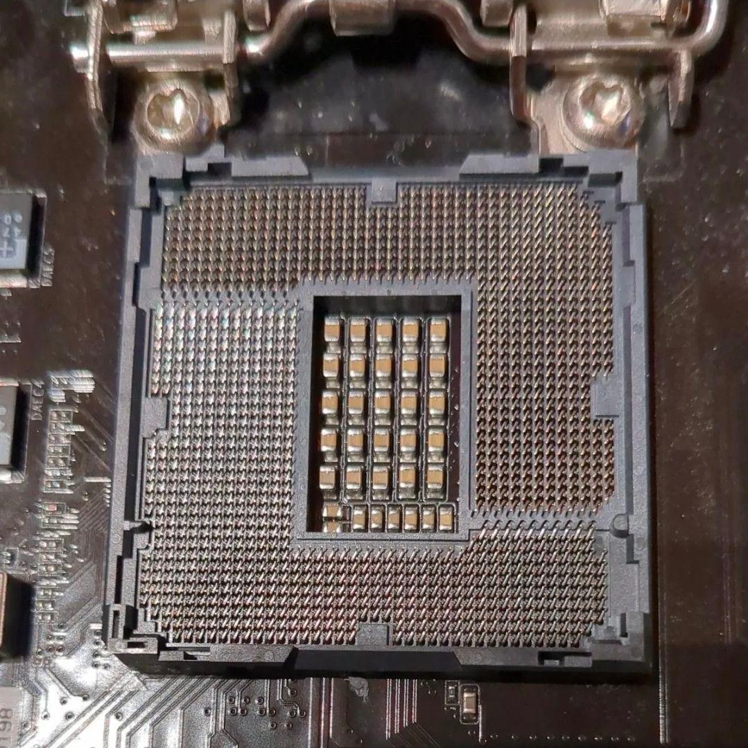 マザーボード GIGABYTE B560I AORUS PRO AX + I5 11400F