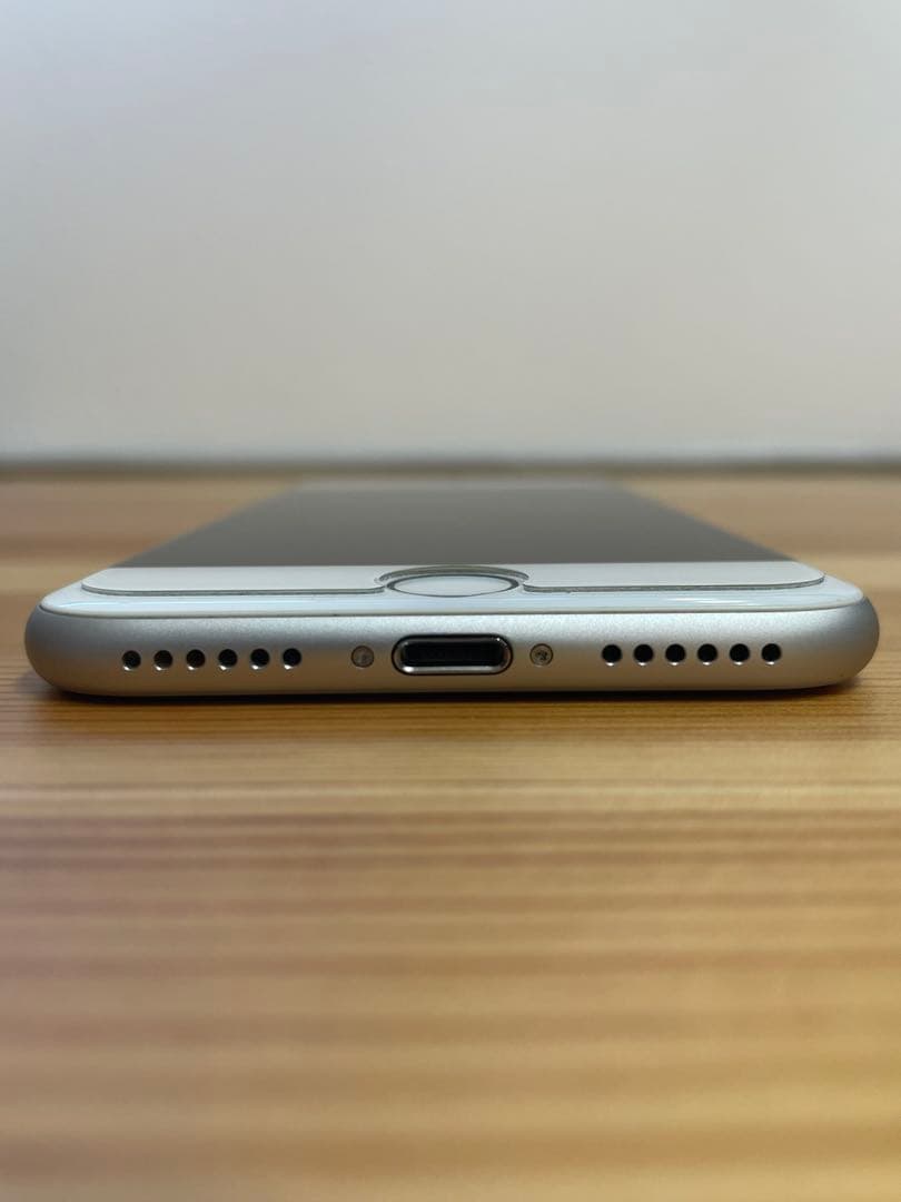 iPhone 8 シルバー 本体 SIMフリー バッテリー100%