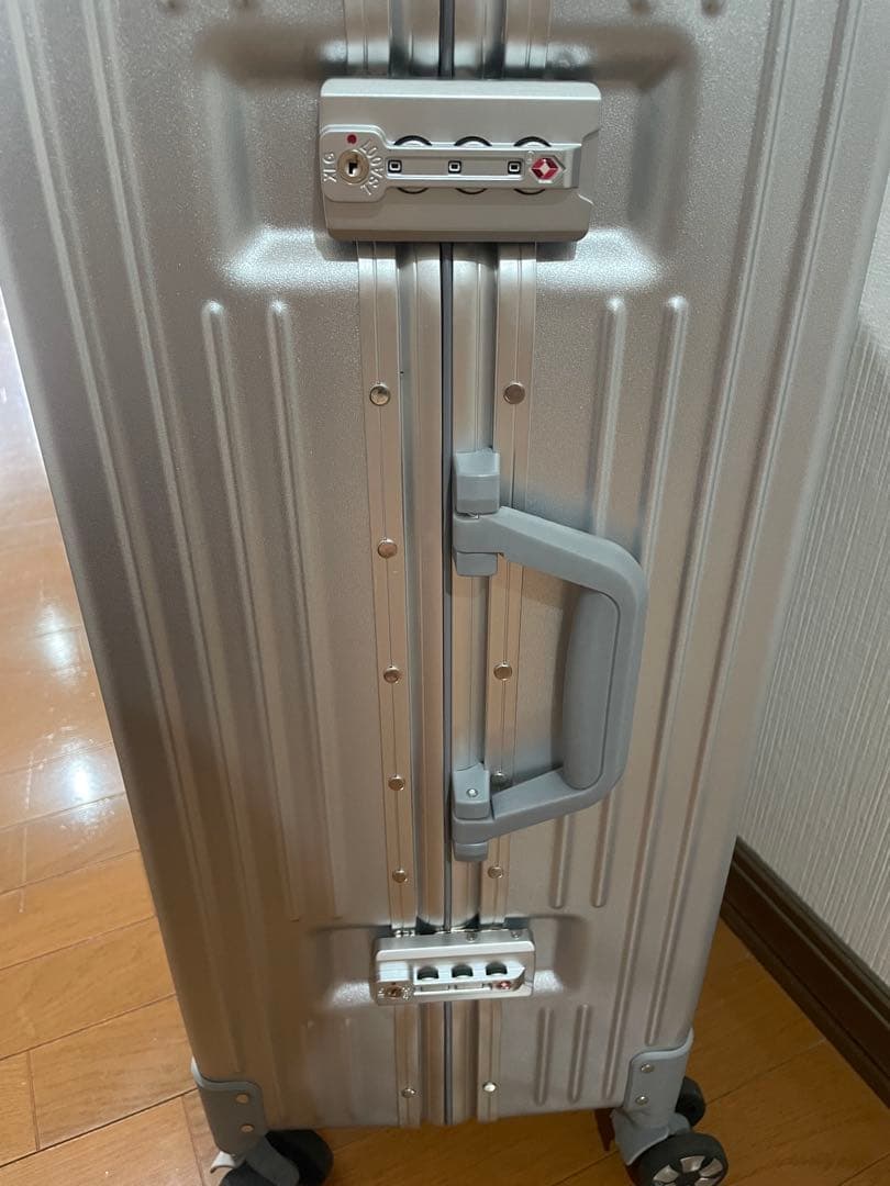 TSAロック付きLサイズ(78l)シルバーキャリーカート、ステッカー100枚付き