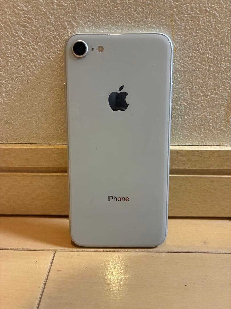 iPhone8 64GB シルバー　SIMロック解除済み