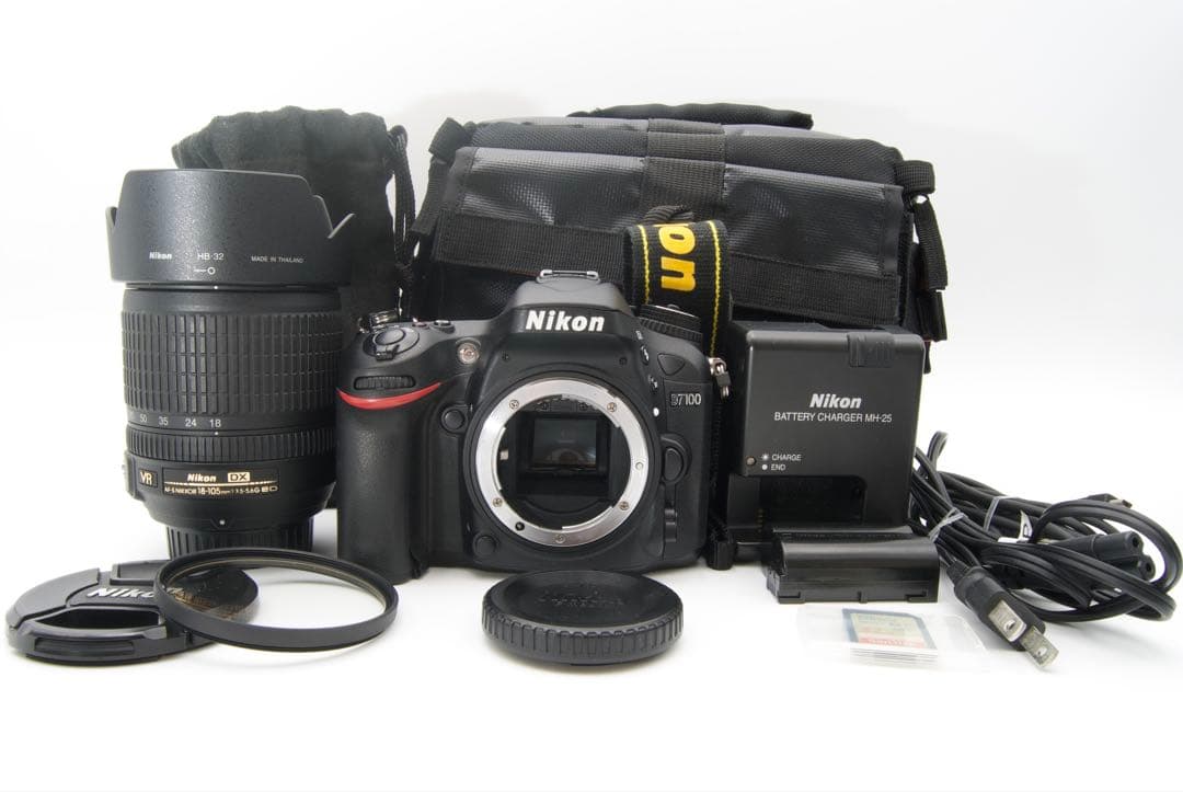 Nikon D7100 中望遠レンズキット　カメラバッグ付き　デジタル一眼レフ
