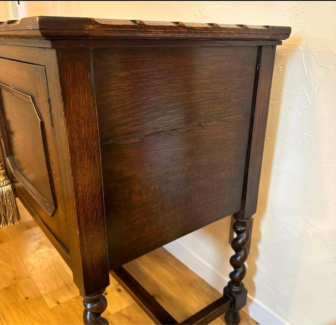 貴重 イギリスアンティーク オーク剤 スパイラル脚 サイドボード アンティーク