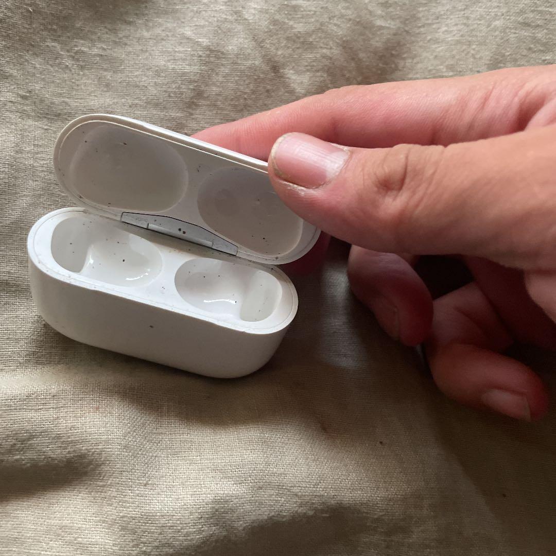 Apple 純正 AirPods 充電器のみ