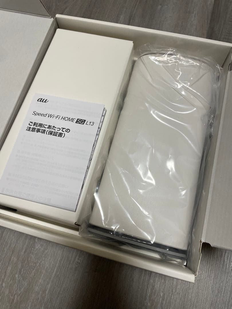au Speed Wi-Fi  5G L13 本体