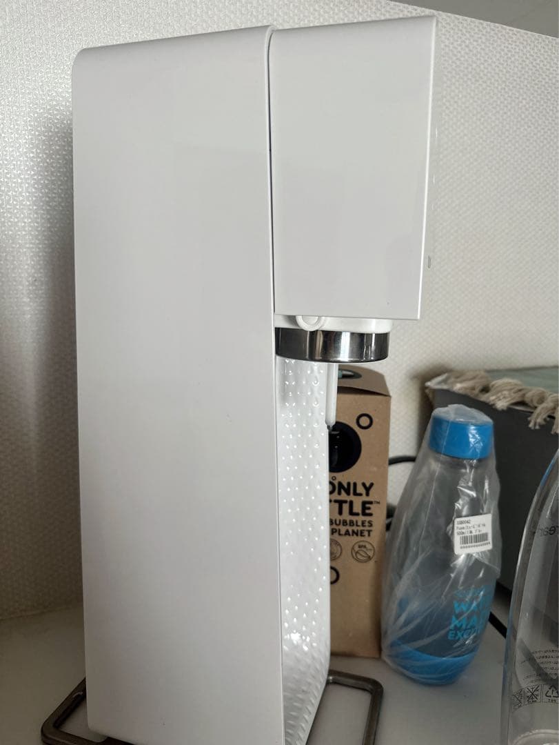 sodastream 炭酸水メーカー ホワイト 専用ボトル付き