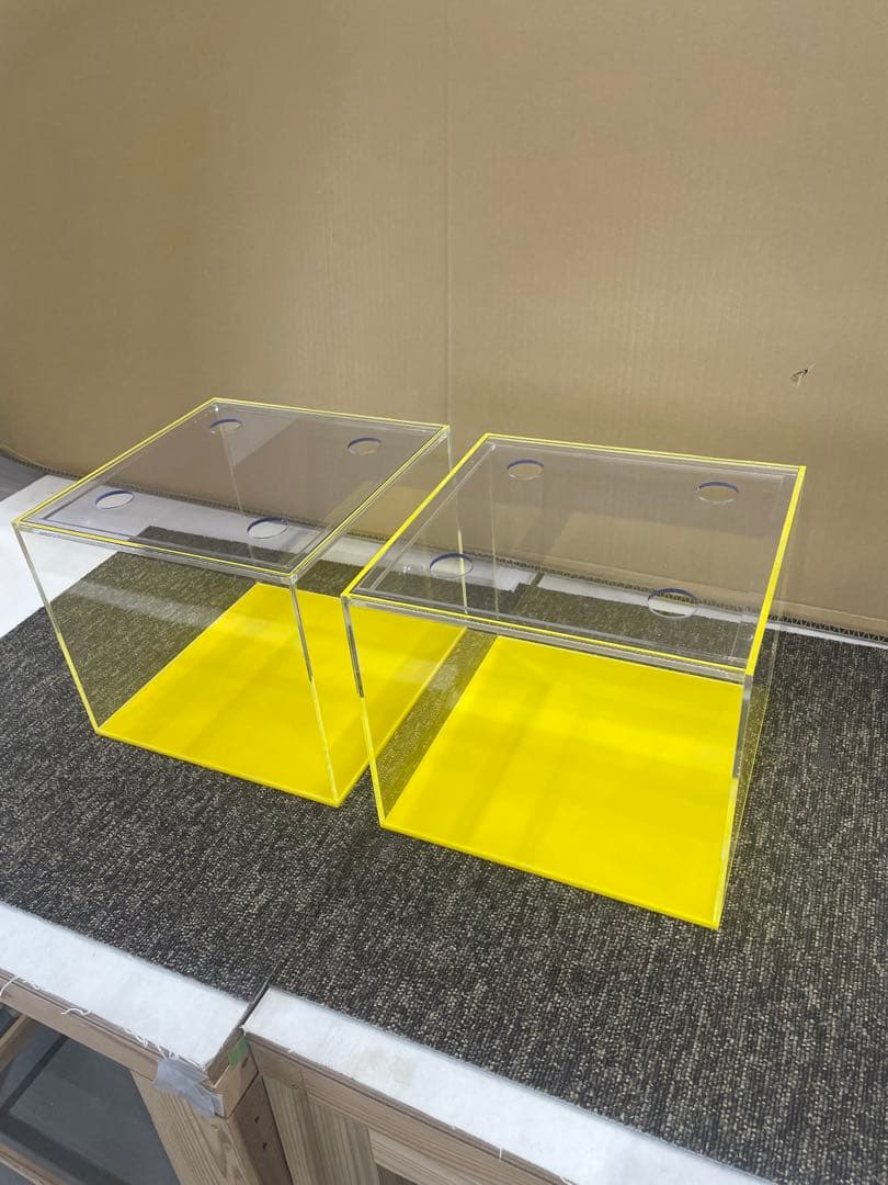 アクリル水槽底板黄色、4mmクリア.２台セット。
