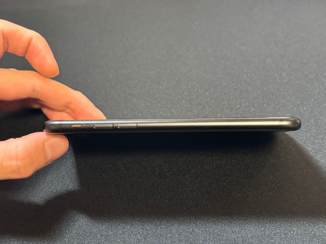 iPhone SE 第2世代(au SIMロックあり)