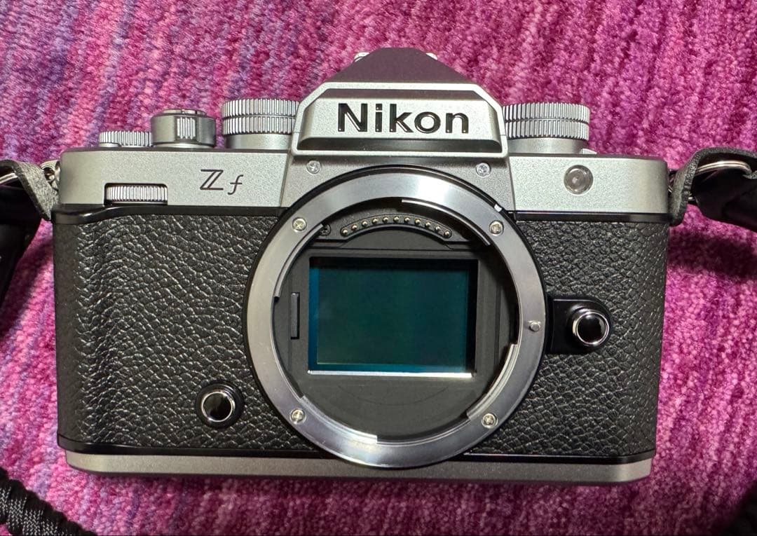 Nikon Zf シルバー　美品　オマケ付き　メーカー保証2028年2月まで